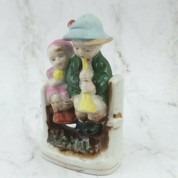 Vintage Occupied Japan Boy Girl on Fence Figurine Porcelain Horn - Picture 8 of 12